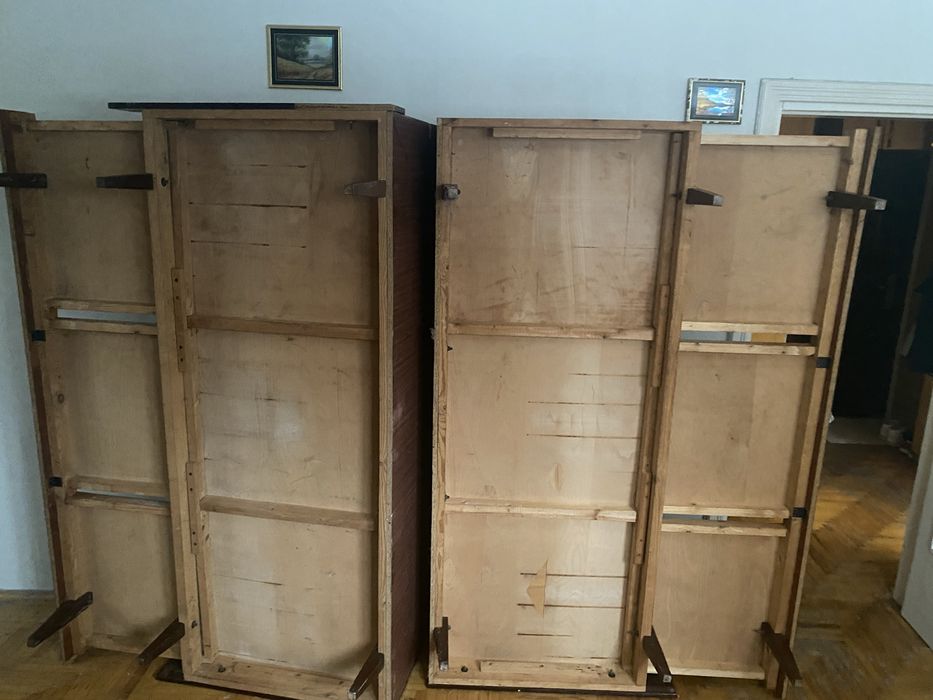 Віддам безкоштовно ліжка 2 шт, трельяж,прихожа, ліжко-тумба