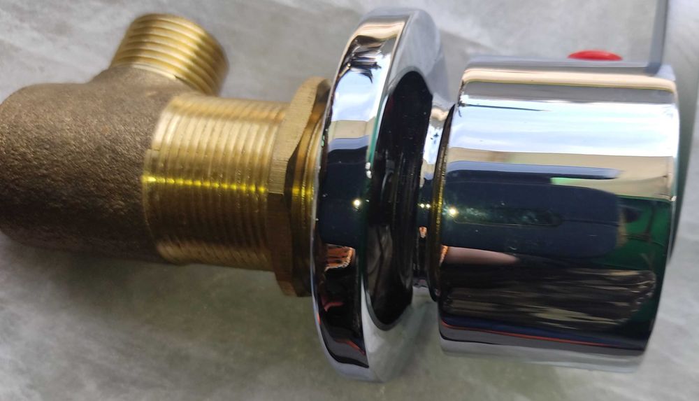 Кран латунний хромований поворотний одинарний 1/2"