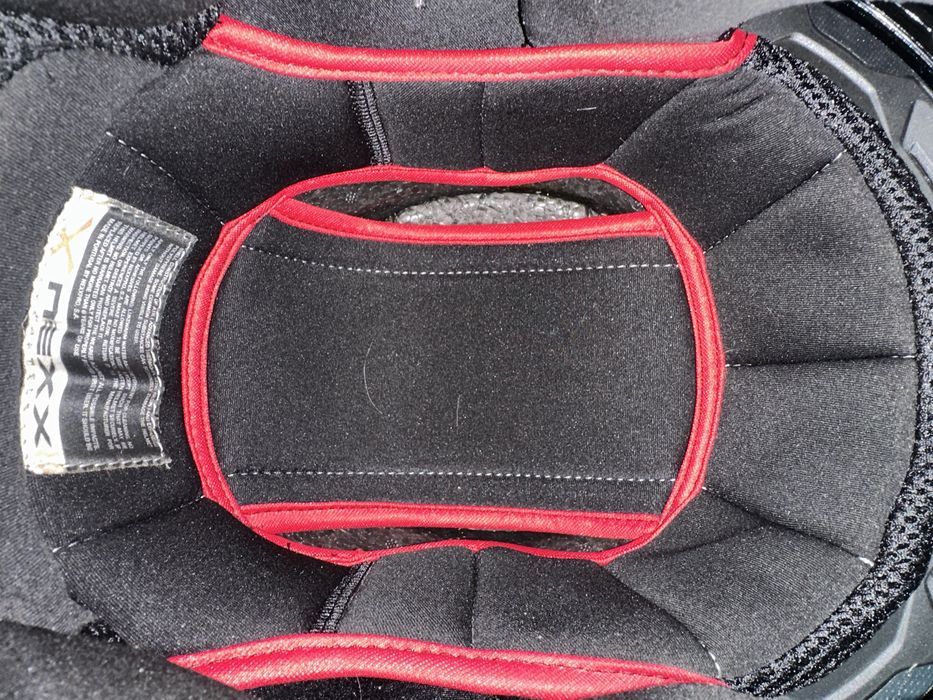 Vendo 2 conjuntos de Capacetes e Blusões para mota