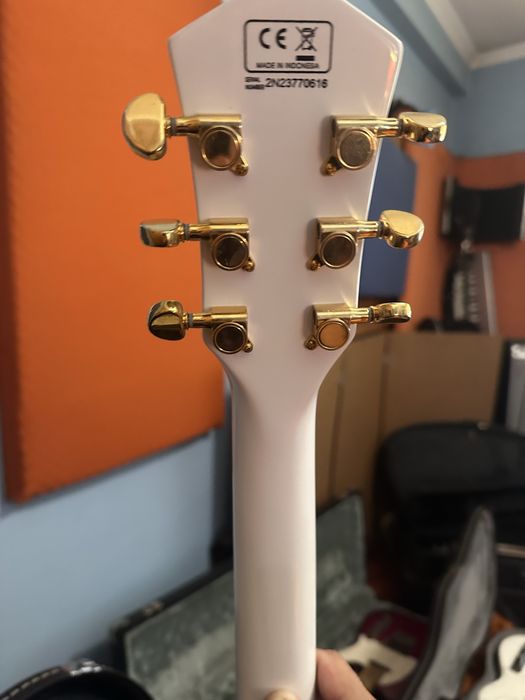 Larry carlon hollobody h7 white