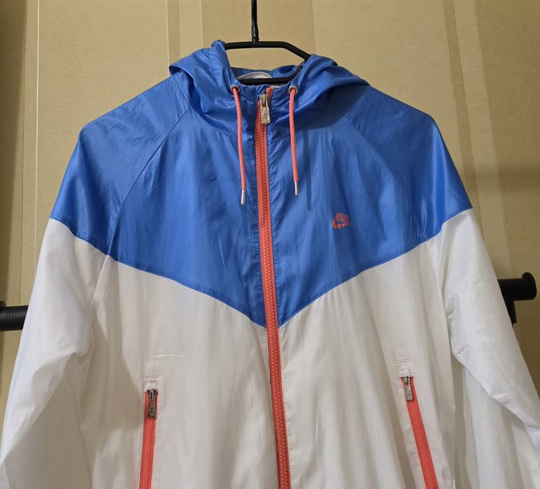 Жіноча вітрівка Nike Windrunner оригінал розмір M