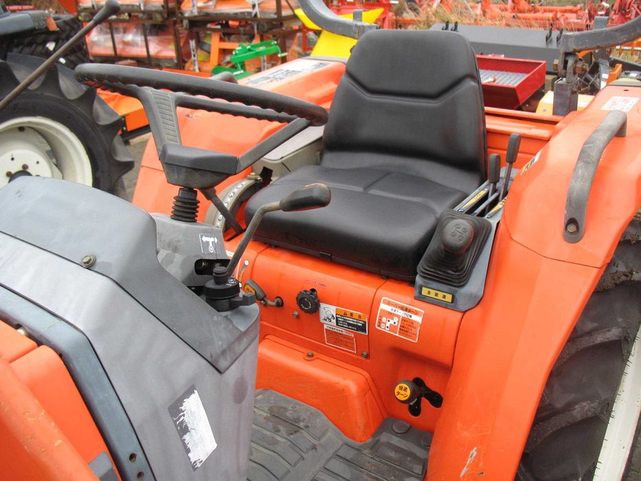 Kubota 4x4 ps pod tur do ogrodu sadu tunelu obory stajni