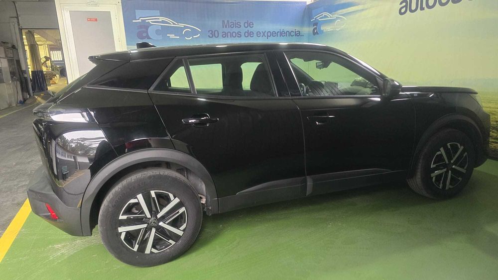 Peugeot e-2008 50 Kwh Active - Salvado