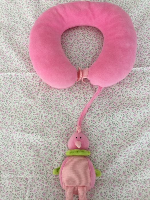 Almofada de cabeca  para o carro esta nova