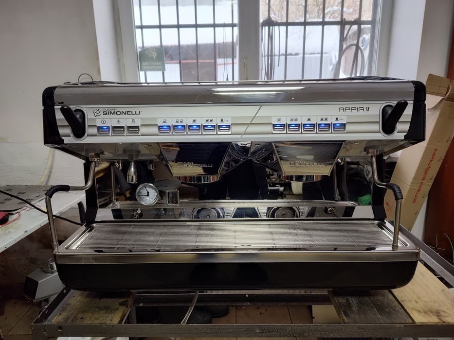 Професійна кавомашина Nuova Simonelli Appia 2