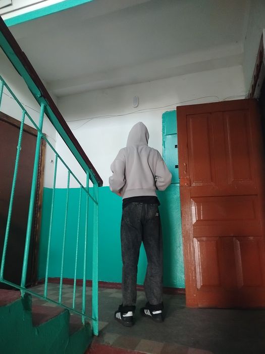 Продам кофту. Стан хороший, без дефектів.