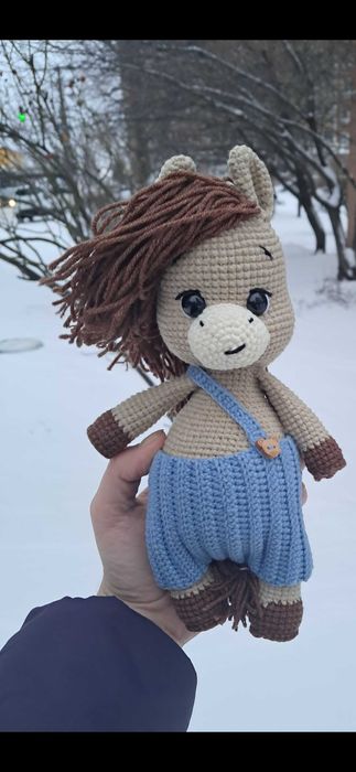 В'язана іграшка кінь, коник, конячка