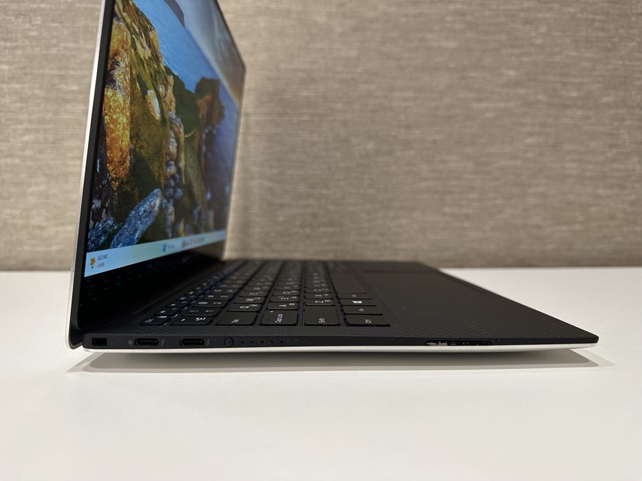 Ноутбук Dell XPS 9370 • FHD IPS • i5-8250U • DDR4 8ГБ • SSD 128ГБ