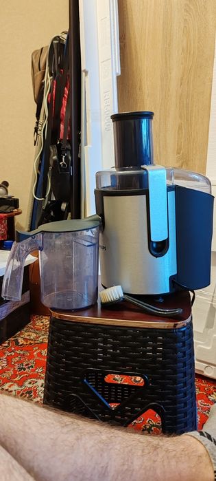 Продам б/у соковичавницю Philips HR 1861