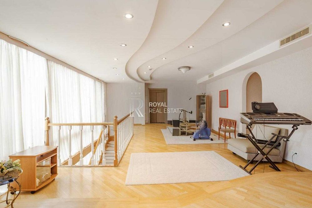 Продаж Квартира 5кім. 325м2 вул. Софіївська Дворівнева Газ Метро