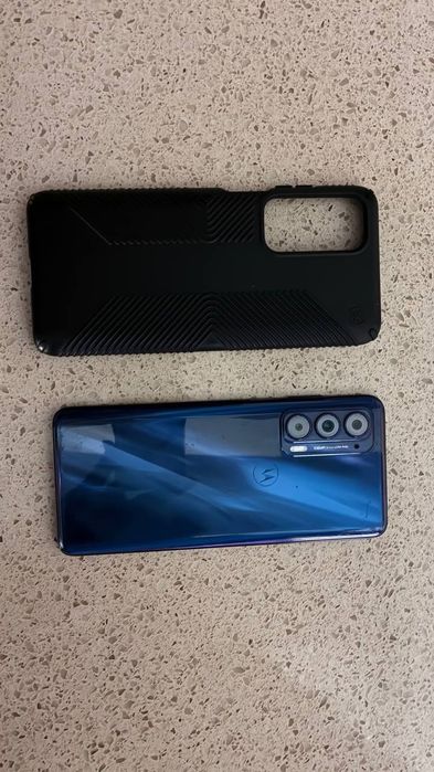 Продам Motorola EDGE 2021