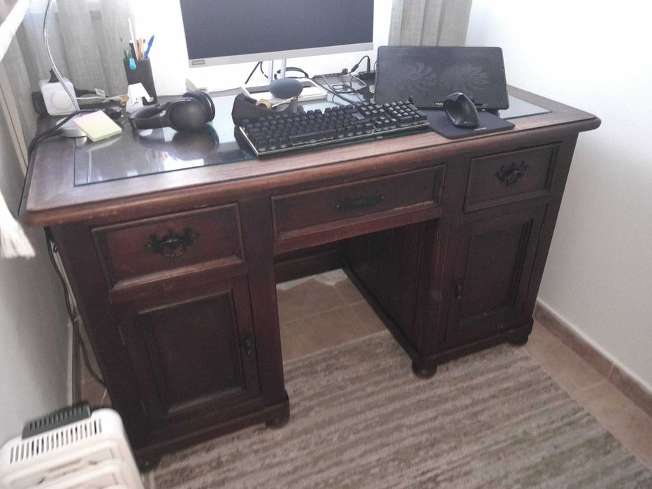 Secretária e Cadeira em Madeira Antiga (Casquinha)