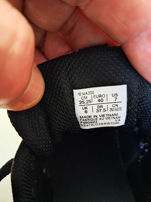 Детские Кроссовки Asics оригинал  40 размер
