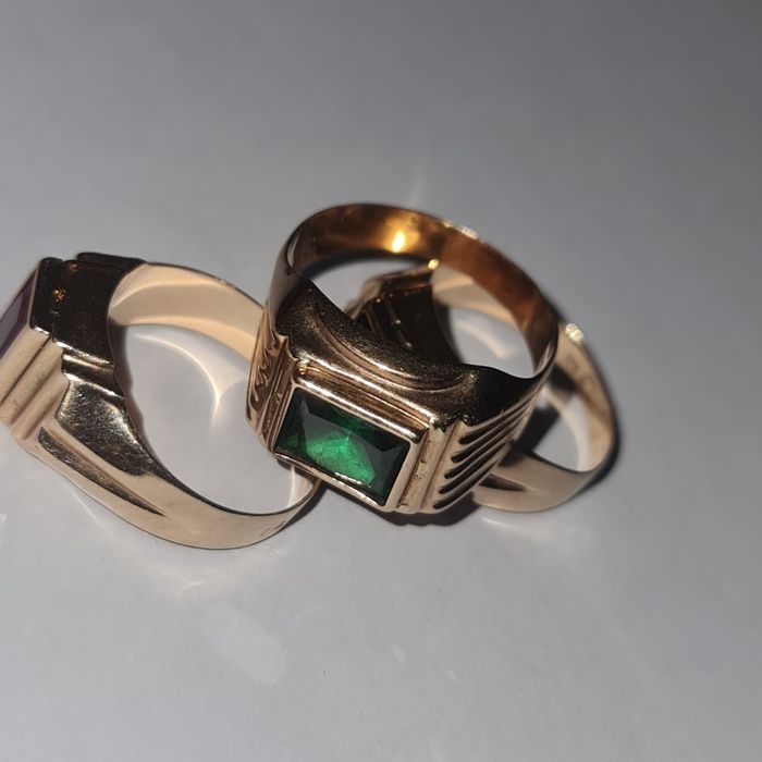 Anel de ouro pedra verde