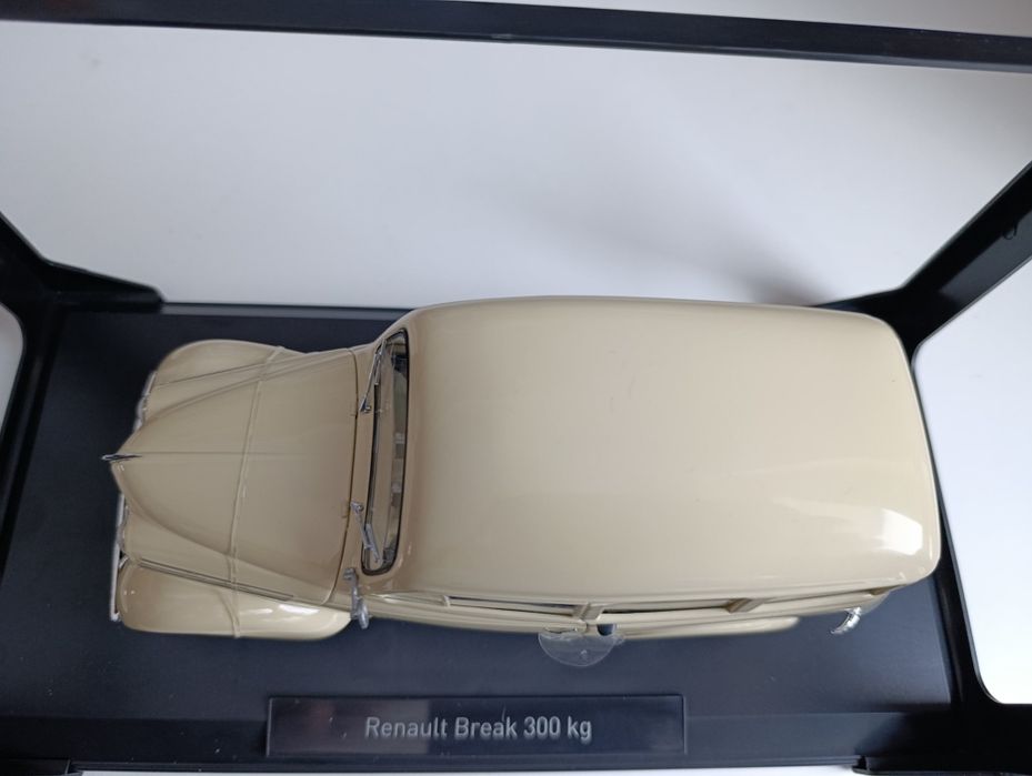 Модель 1/18 Renault