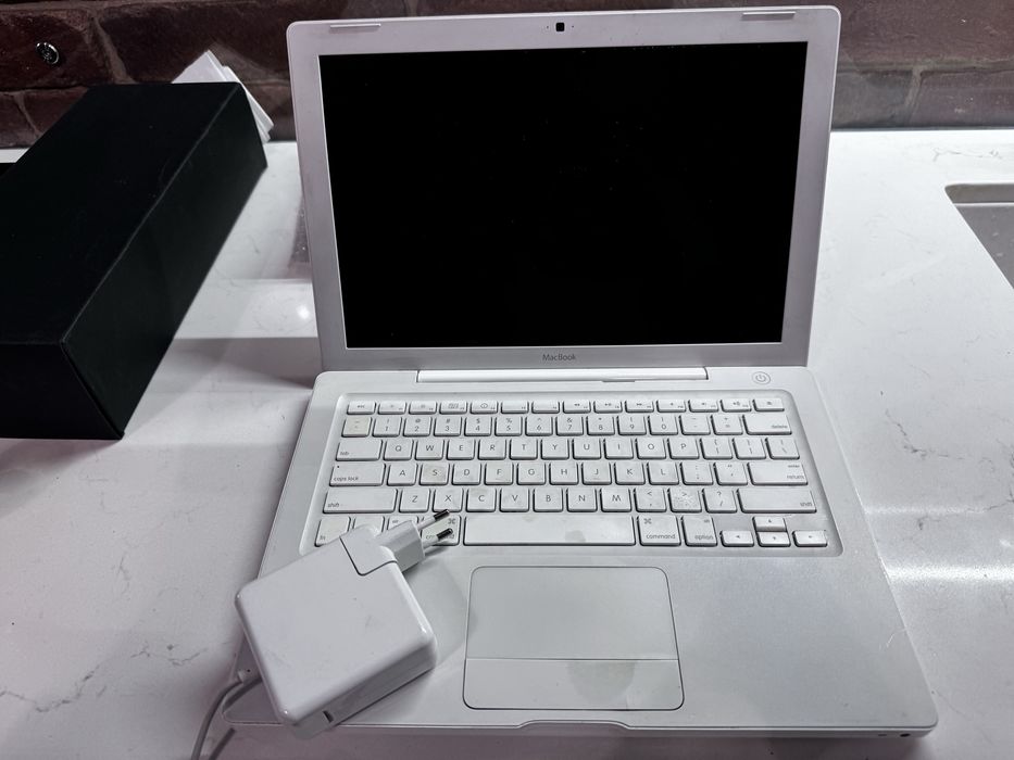 Запчастини чи для користування (роутер,клавіатура,шлейф,макбук,годин.)