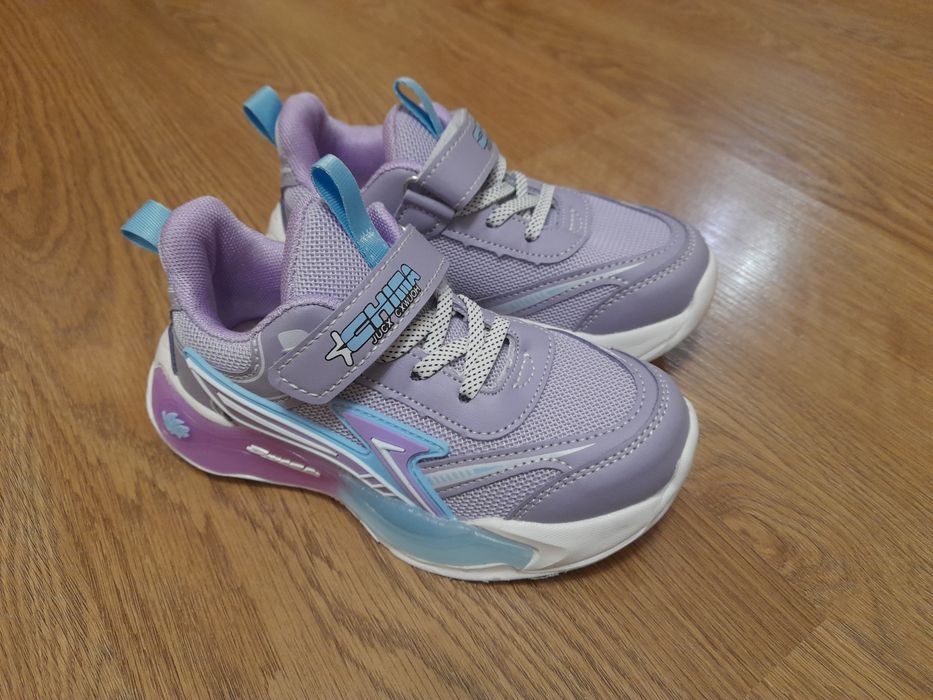 Нові кросівки дитячі для дівчинки