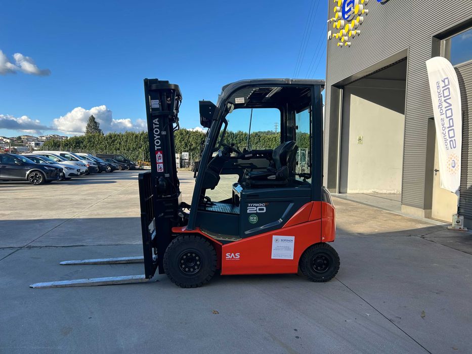 Empilhador Toyota 2000 Kgs Elétrico