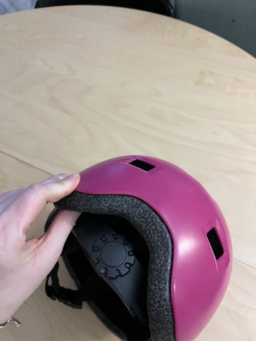 Różowy kask dla dziecka