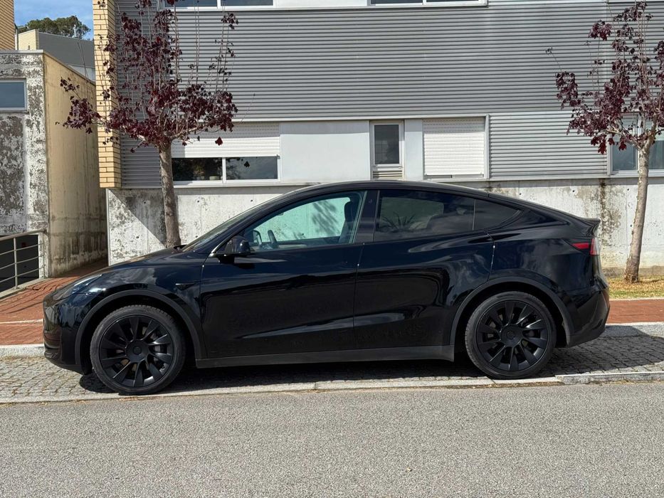 Tesla Model Y preto — BREVEMENTE disponível para aluguer TVDE (zona Aveiro–Porto)