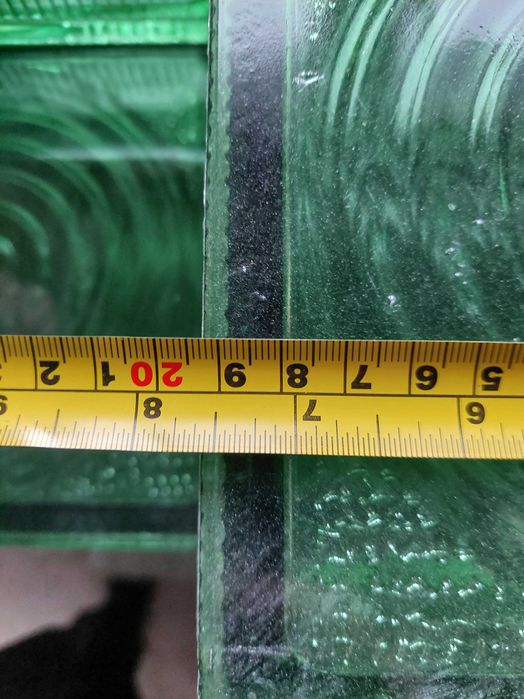 Sprzedam zielone luksfery. Niektóre z nich są po demontażu.