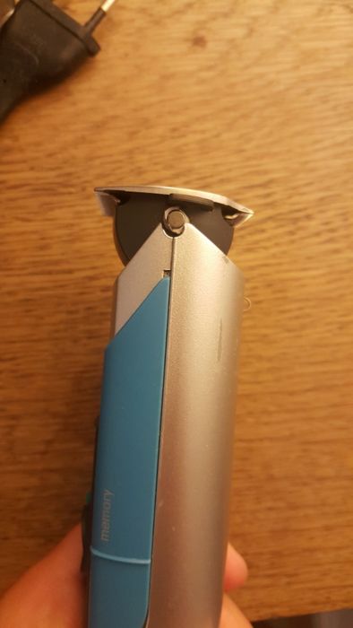 Máquina de aparar a barba e barbear Braun EP 100