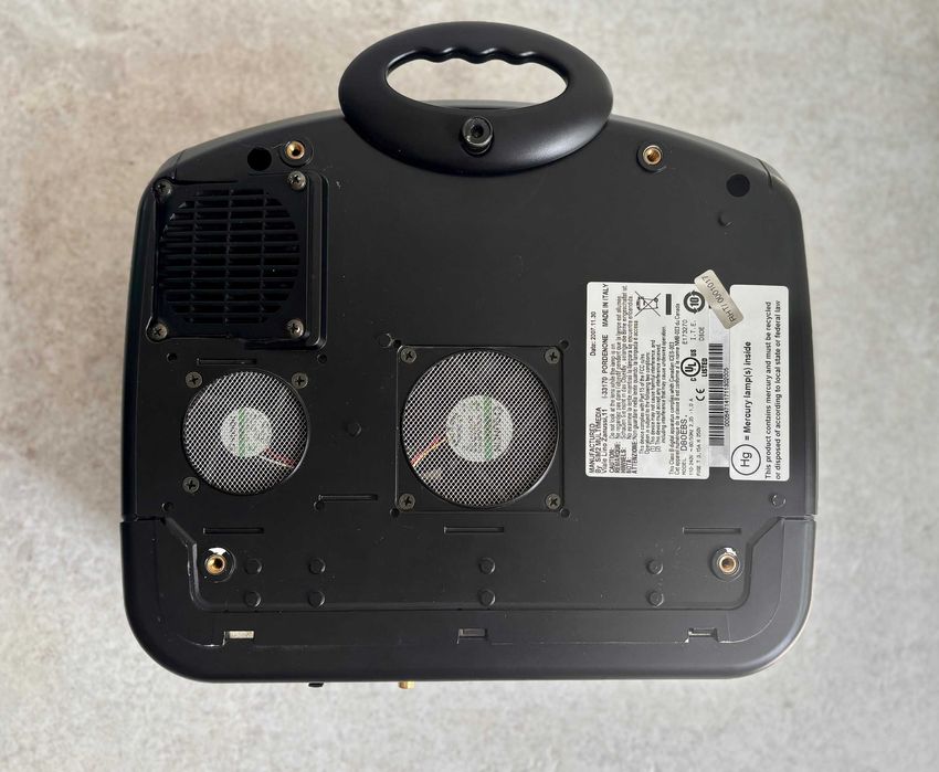 Projektor kina domowego Sim2 D80EBS