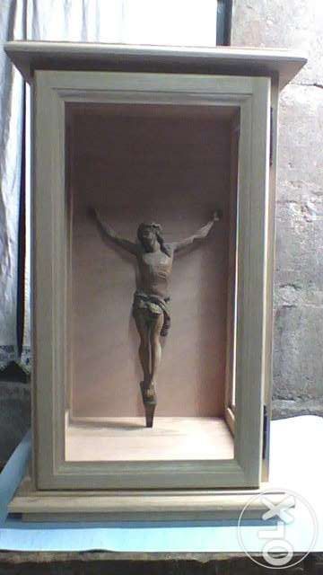 Oratório em madeira de castanho