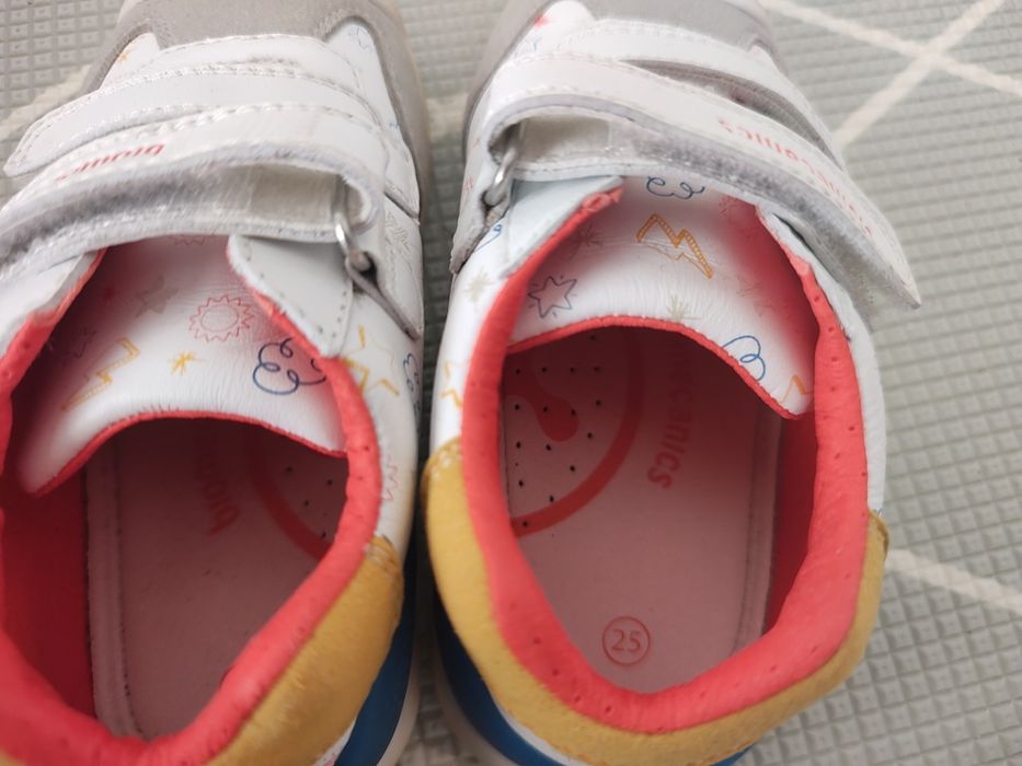 Buty dziecięce Biomecanics rozm 25, 16cm