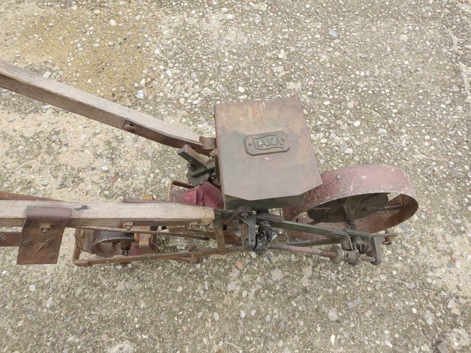 Siewnik ręczny do warzyw Haka sprawny, zabytkowy, oryginał