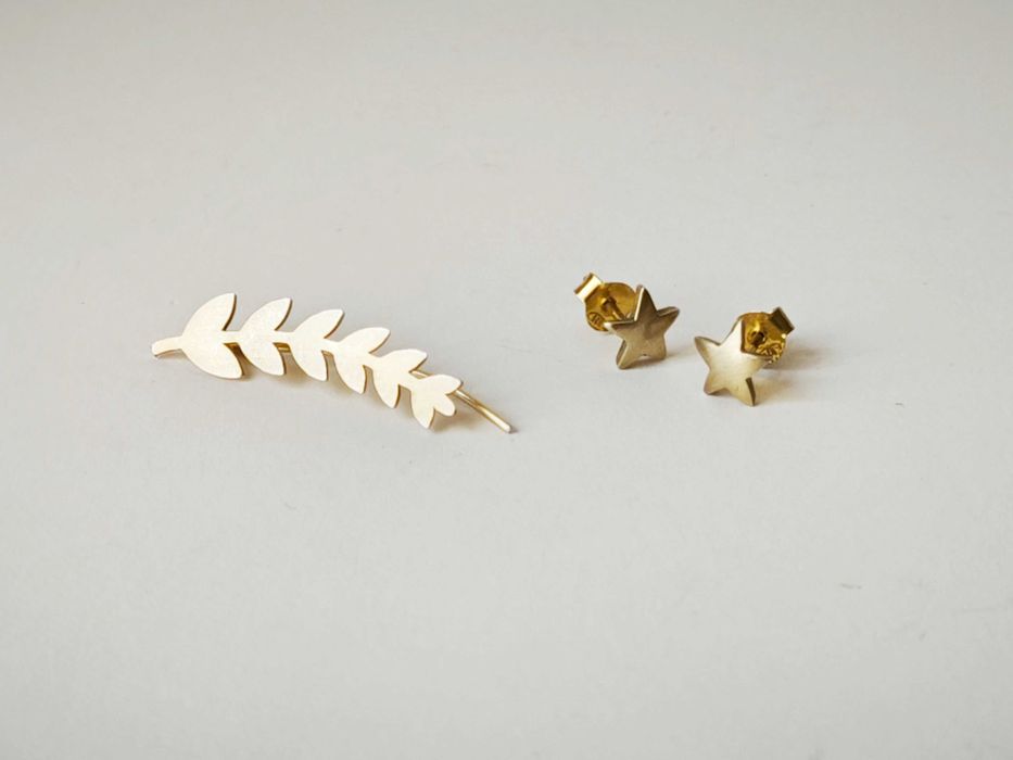 Brinco clip ramo folhas em prata dourada