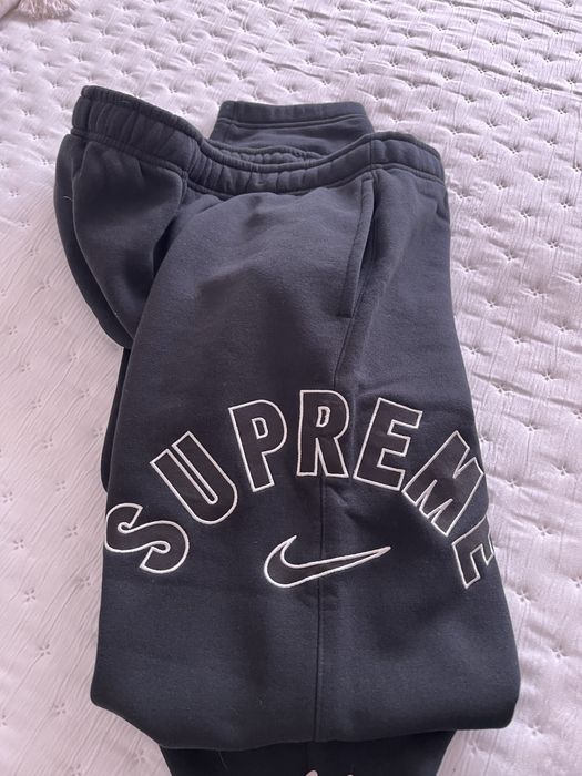 Calças nike supreme