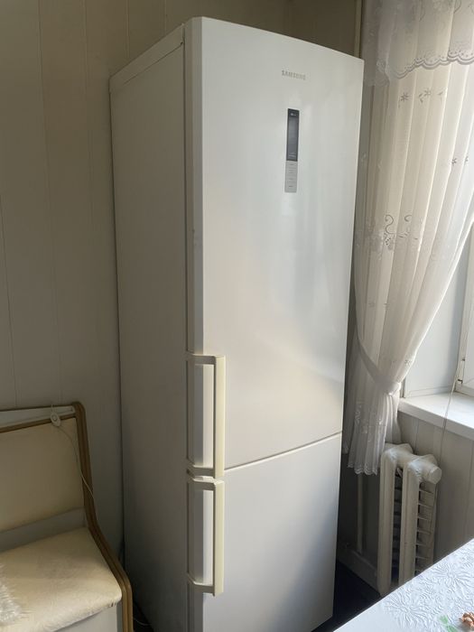 Холодильник Samsung 2 м
