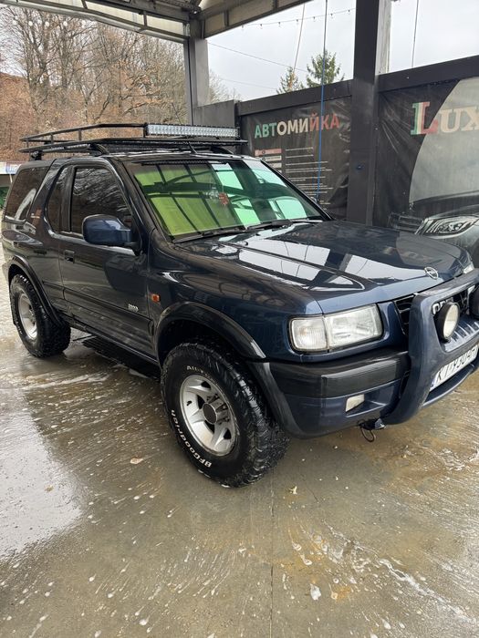 Опель фронтера б 2000 рік