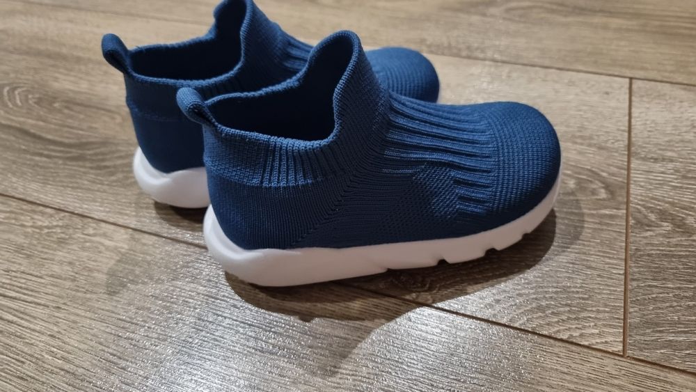Sneakersy chłopięce wsuwane trampki 25