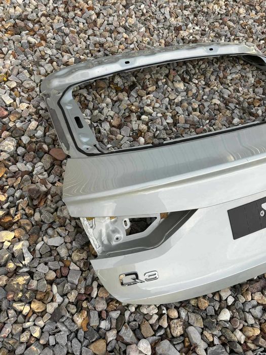 Tylna Klapa Audi Q3 Delikatnie uszkodzona