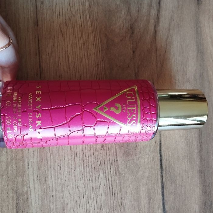 Nowa mgiełka zapachowa Guess sexyskin sweet sugar 250 ml