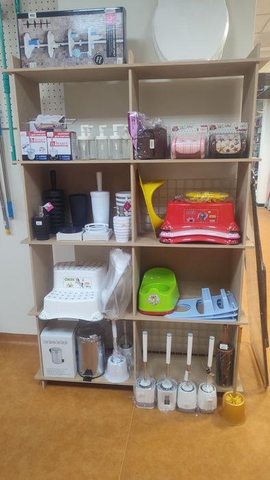 Вітрини, стелажі