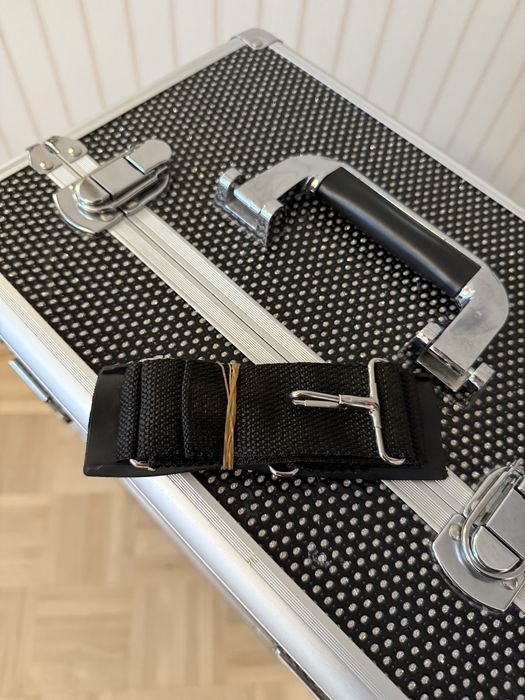 Duży kufer kuferek kosmetyczny na kółkach na kosmetyki XXL czarny