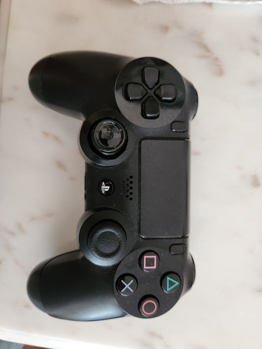 Vendo joystick de segunda mão para PS4, sem defeitos de drift. Entrega feita em mão.