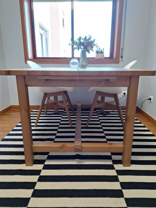 Mesa de madeira extensível