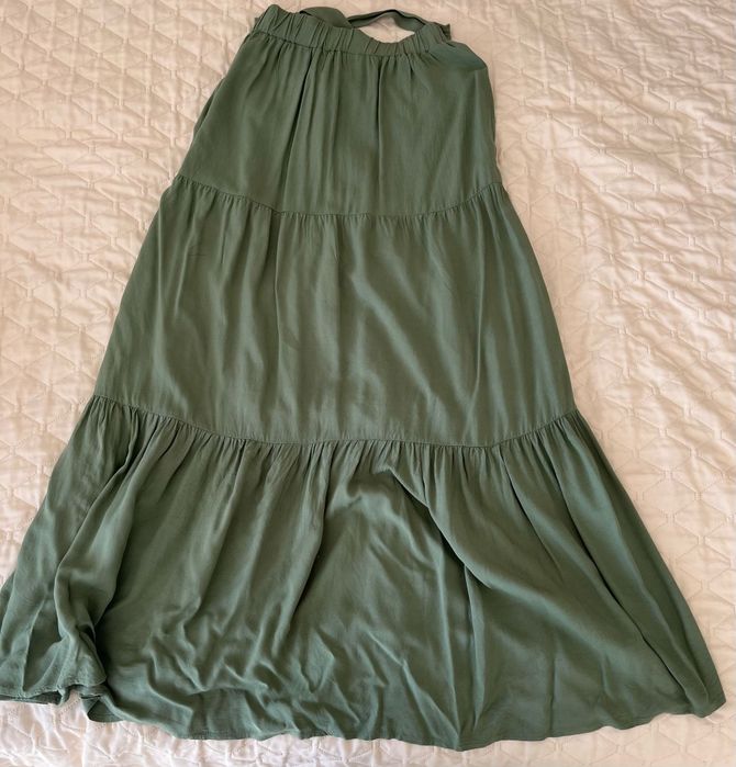 Sprzedam długą spódnicę.