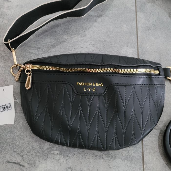 Torebka nerka z zawieszką