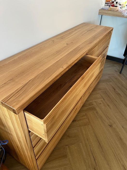 Komoda dębowa z frezowanymi podchwytami