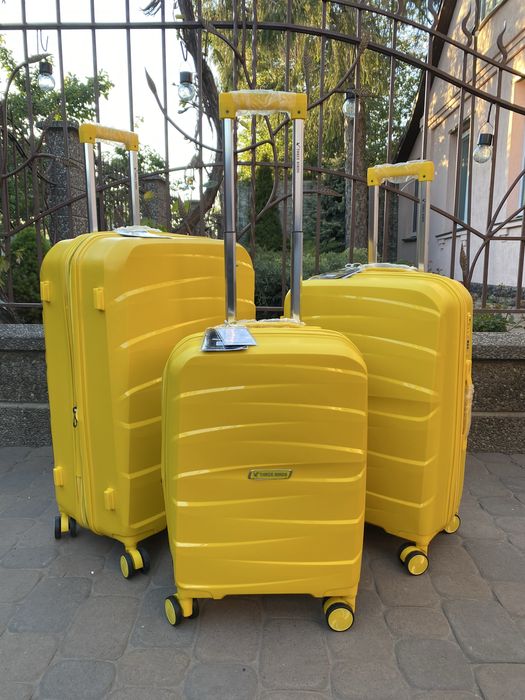 Валіза Three Birds ,преміум якість..Ціна за L (велика ) Є всі розміри