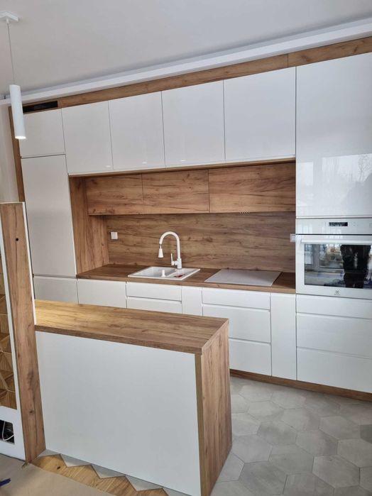 Kuchnie Meble na wymiar  Szafy Garderoby