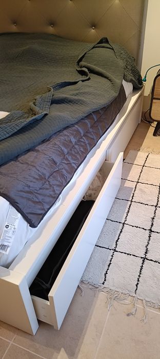 Cama casal branca do IKEA