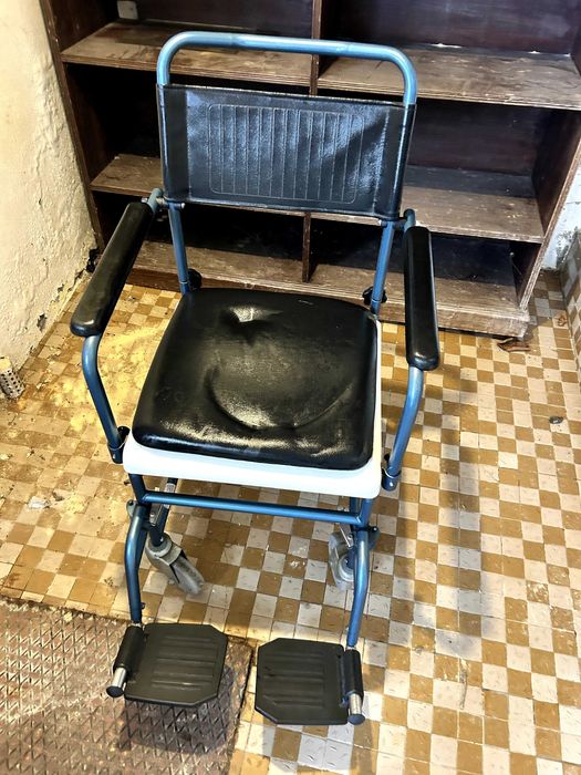 Sanitária com Rodas (Artigo Ortopédico)