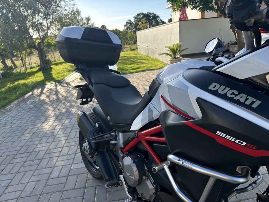 Ducati 950 S estimada com poucos km