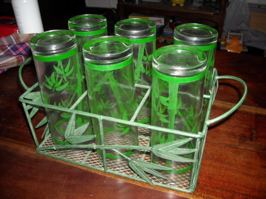 Conjunto copos novo com armação em metal